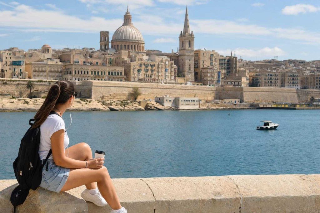 presupuesto estudiante Malta illustration