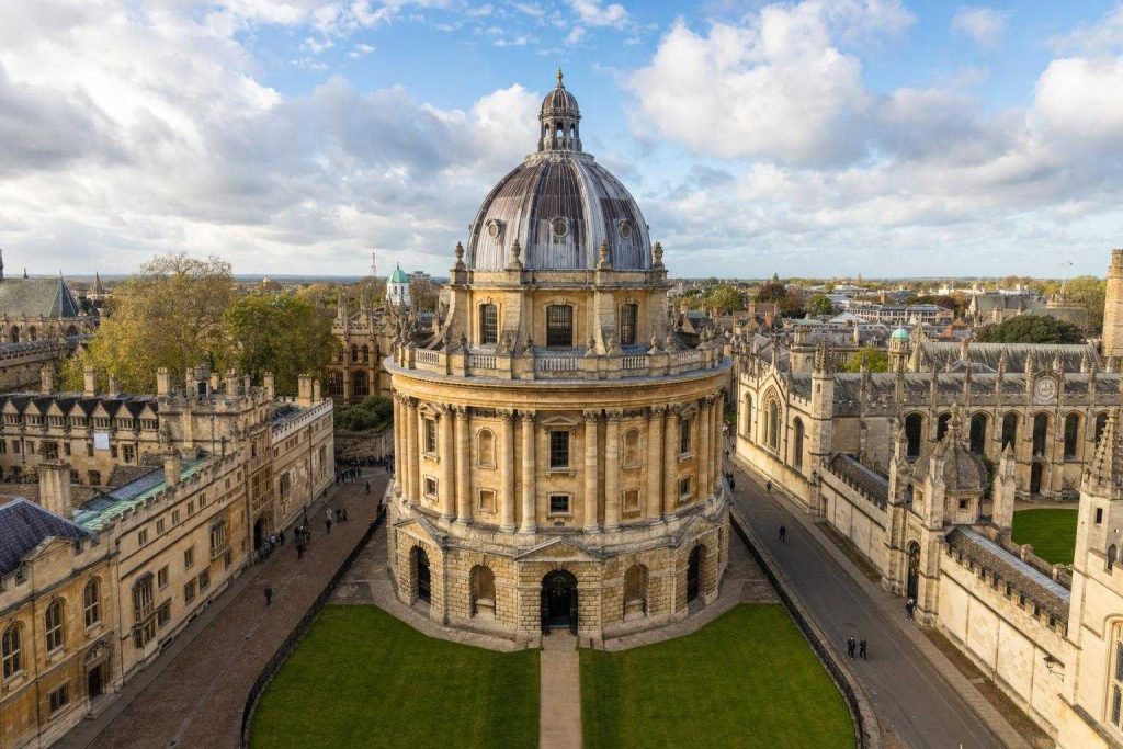 Additional Illustration of Actividades en Oxford: Guía 2026 para estudiantes