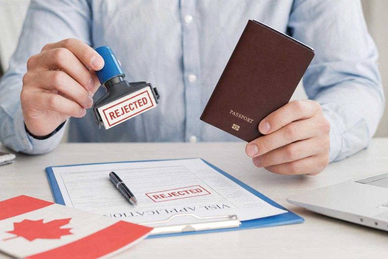 Illustration of Rechazo visa Canadá: Guía Definitiva 2026